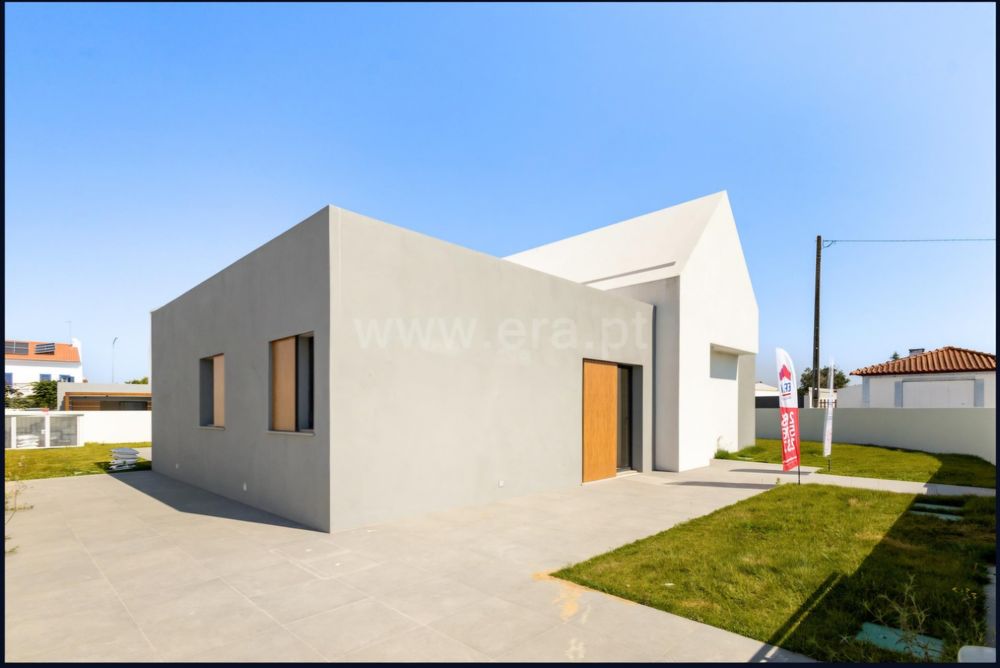 Moradia Nova T3 c/ Piscina, Santo Estêvão  / Benavente