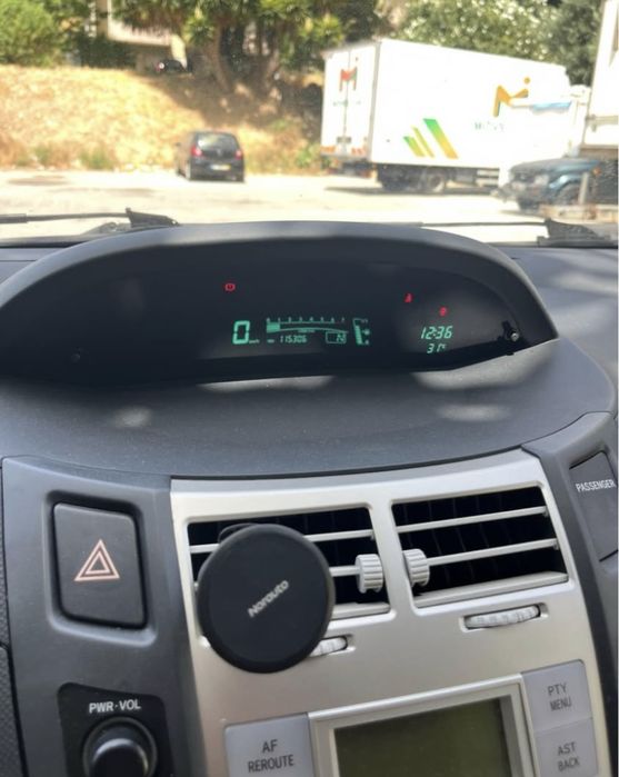 Toyota  yaris ano 2006