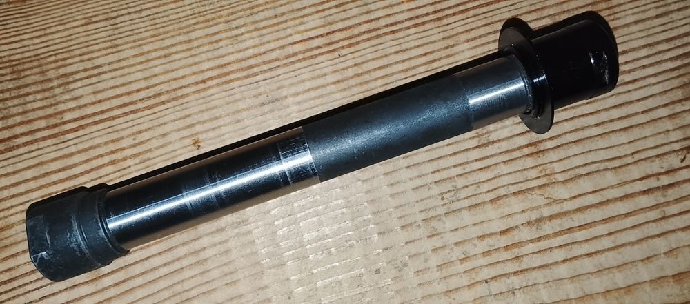 Ось задняя втулки Novatec D882SB Новатек 142/12 велосипедная вело