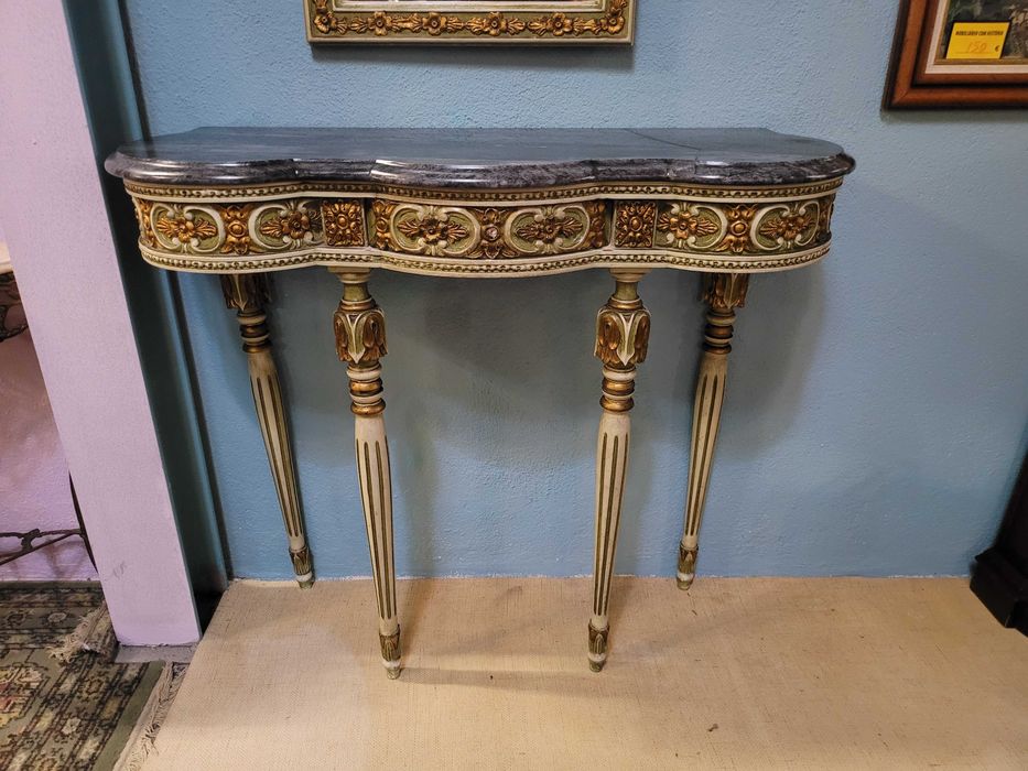 Credencia antiga em madeira com tampo em pedra