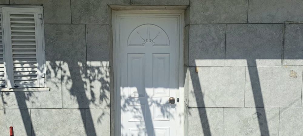 Vendo caixilharia e portas