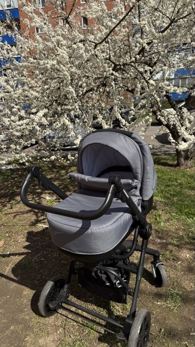 Візок 3 в 1 ( люлька, прогулянковий варіант та автокрісло )