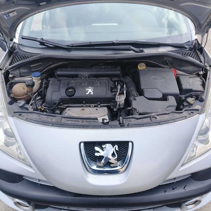 автомобіль Peugeot 207
