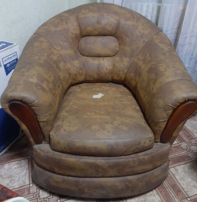 Продам кожаное кресло