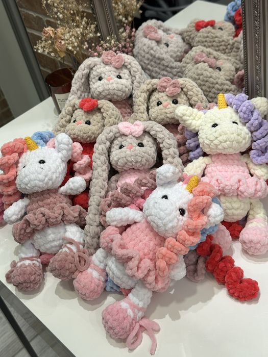 В’язані іграшки ручної роботи