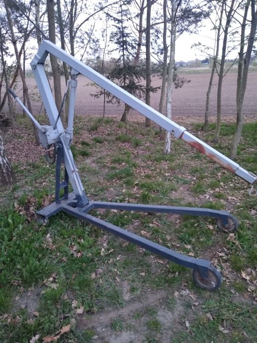 Żuraw podnośnik warsztatowy