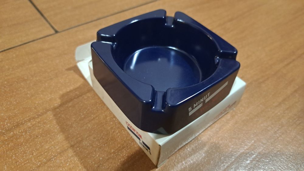 Popielniczka granatowa nowa nieużywana