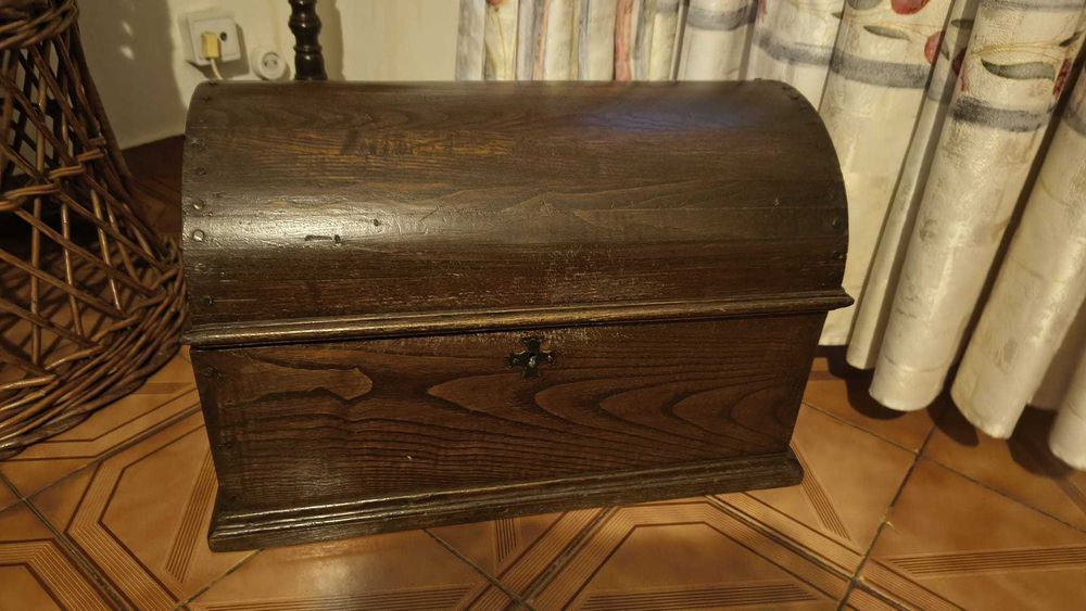 Lindo baú em madeira