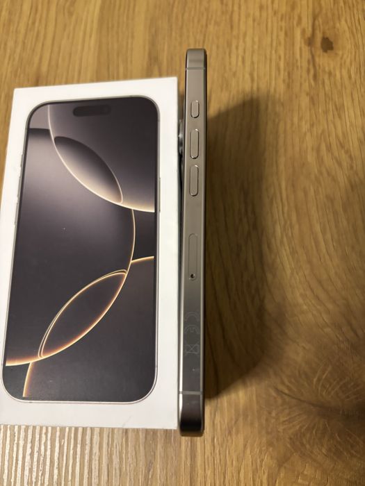 Iphone 16 pro na gwarancji, idealny stan, naturalny tytan