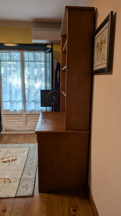 Cama e estúdio com secretária de estantes - ARC