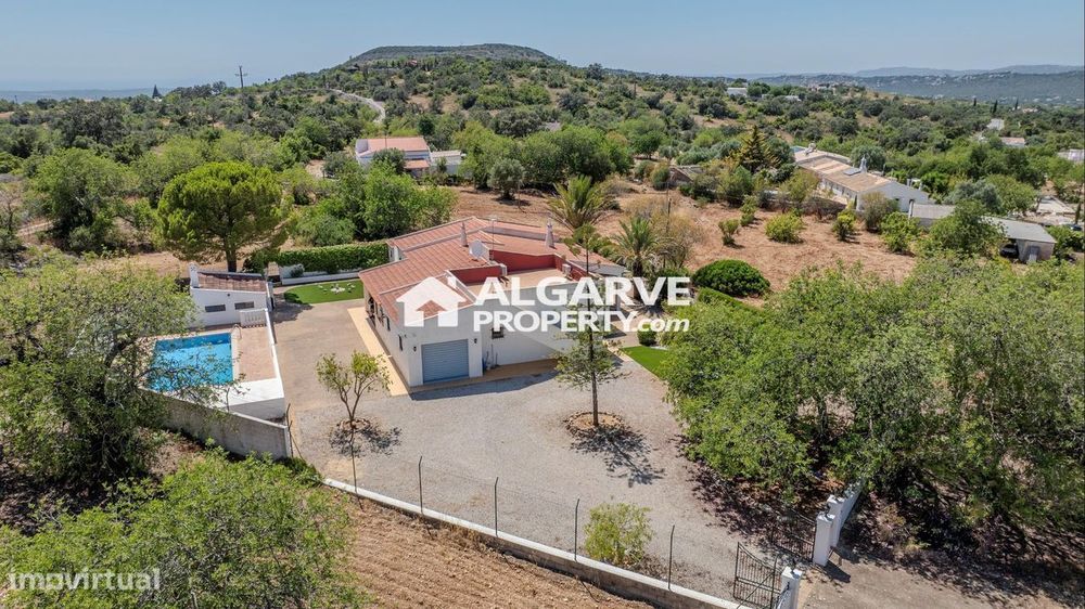 Charmosa moradia V3+1 com vista sobre o campo junto de Sta Barbara de