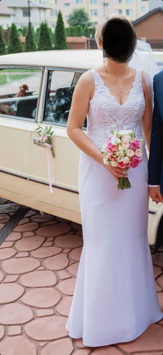 Suknia ślubna z welonem