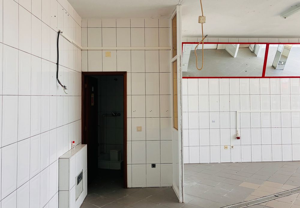 Loja Comercial no Edifício 2000 | Trancoso | 50-100m²