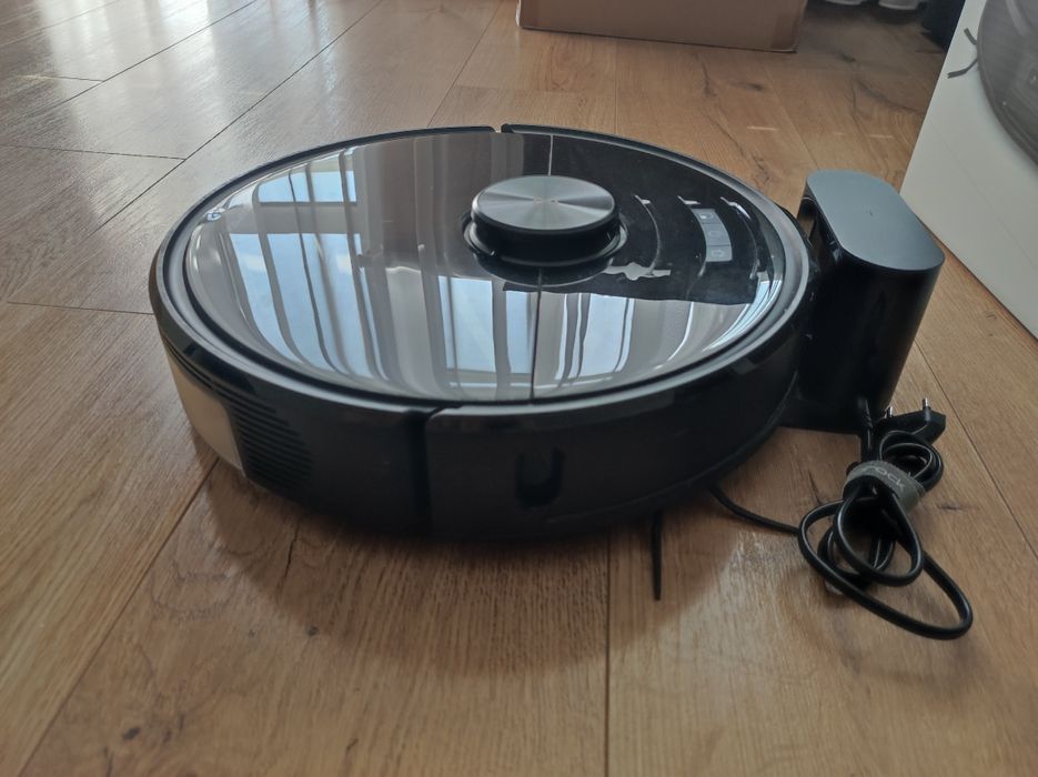 Roborock S6 MaxV — робот-пилосос, який прибирає за вас!