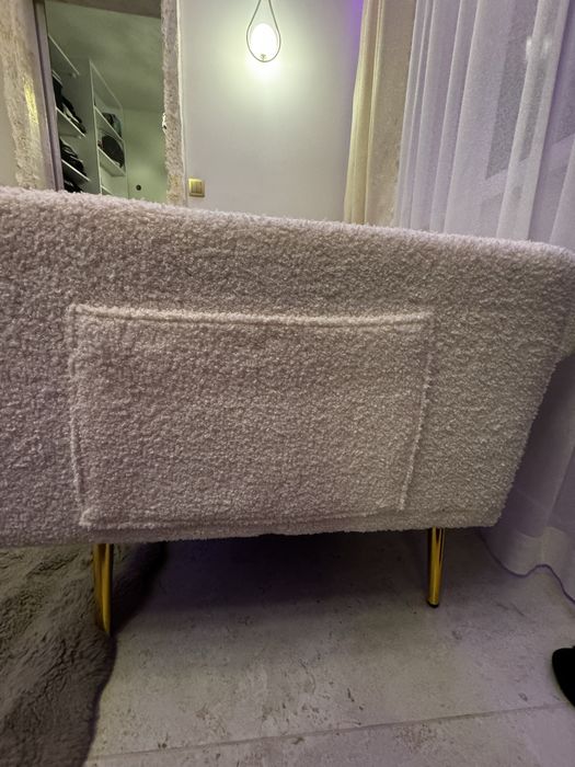 Przepiekna sofa w kolorze białym z funkcją spania