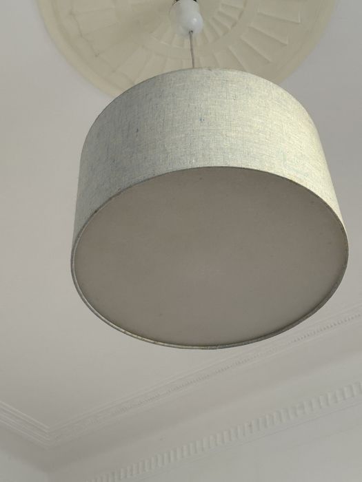 Abajur azul com fundo