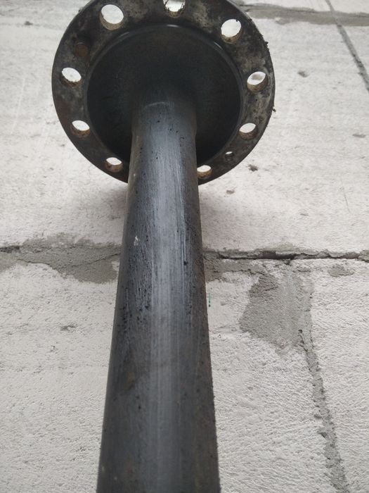 Напіввісь ( полуось) заднього мосту ГАЗ 66, 52, 53, ПАЗ