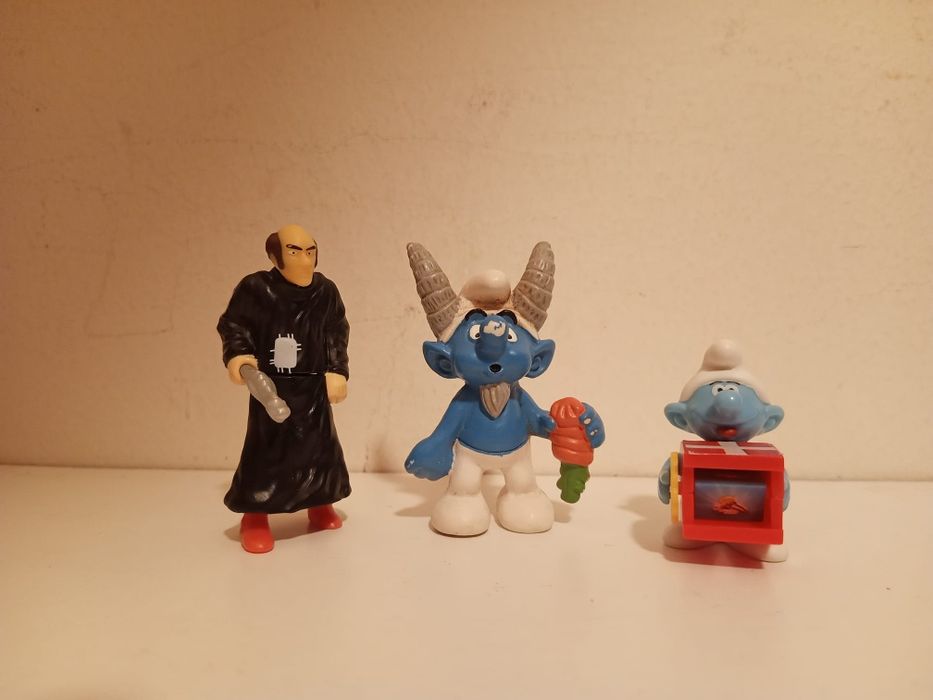 3 Figuras The Smurfs: Feiticeiro Gargamel, Presente e Capricórnio