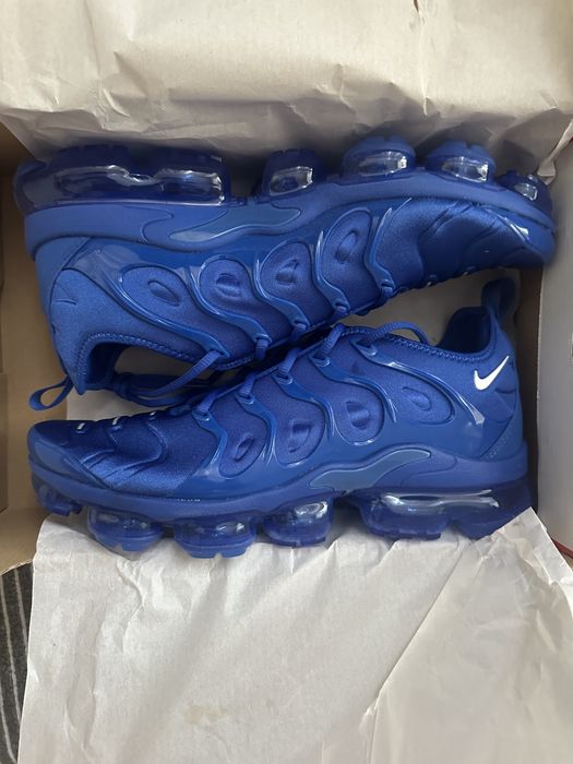 Nike  VAPORMAX Plus   2025