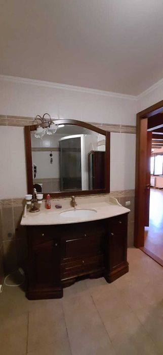 Будинок на Соломінці з особистим бомбосховищем з кухнею та кімнатою