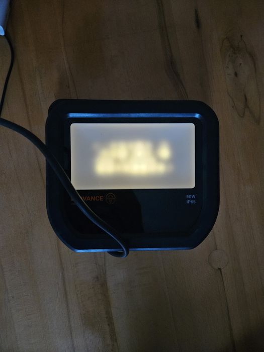 Uszkodzona  lampa, naświetlacz led osram ledvance 50w