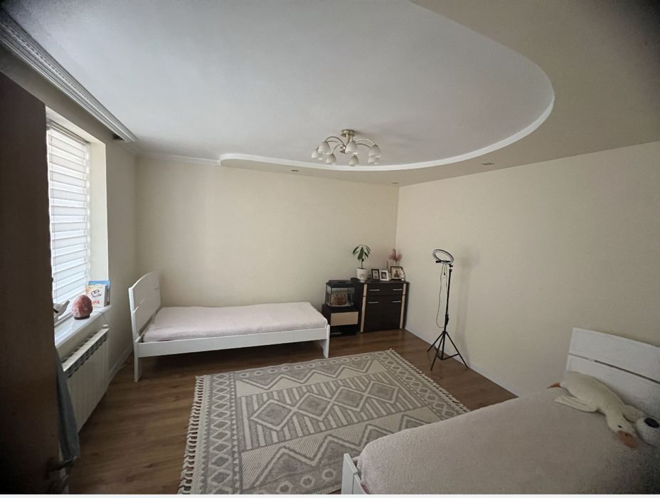 Затишний будинок біля Чорної Гори.