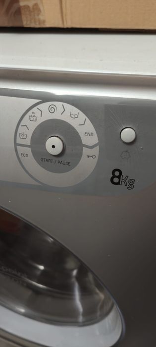 Maquina de lavar roupa a funcionar Ariston