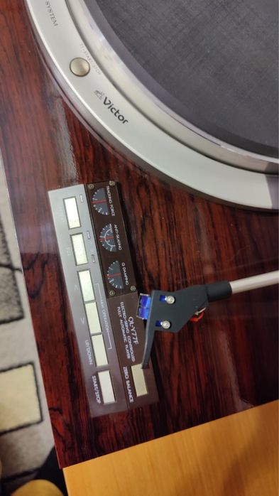 Виниловый проигрыватель Victor QL-Y77F