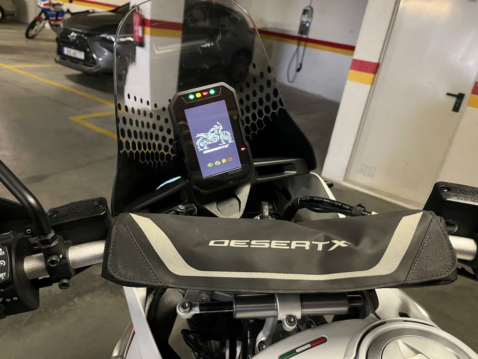Ducati Desert X como nova de Abril 2024 com garantia ate 2028