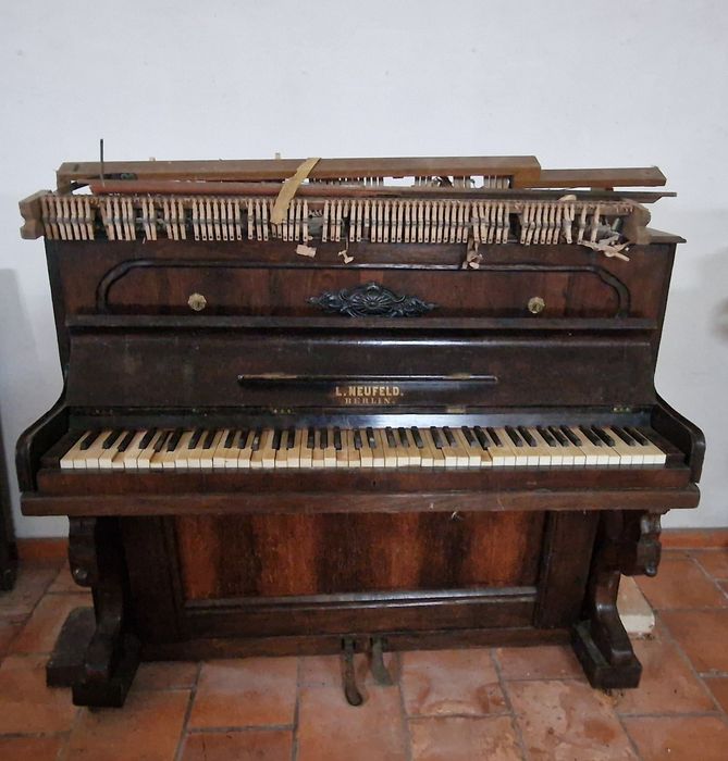 Piano L.Neufeld Berlin