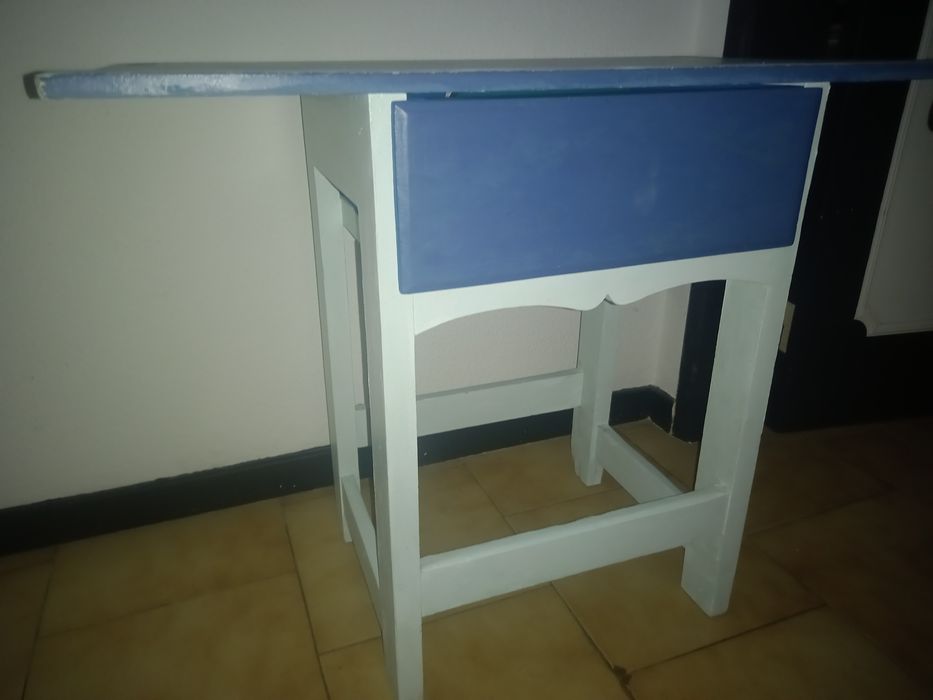 Mesa rústica de madeira maciça