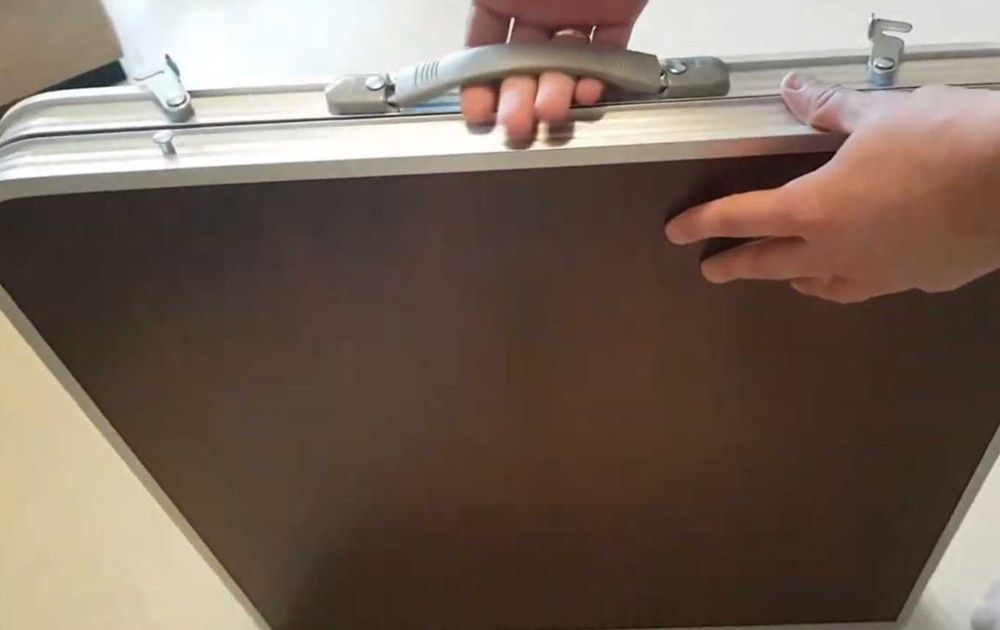 Стіл з функцією валізи з 4 стільчиками,вологостійкий,три режими висоти