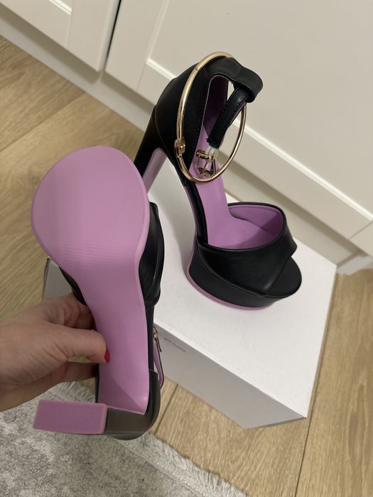 Босоніжки літо на підборах з золотою фурнітурою