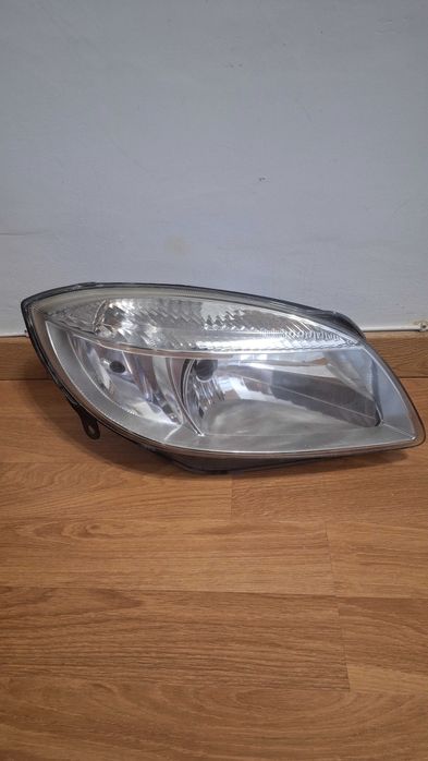 Farol original skoda fabia lado do passageiro