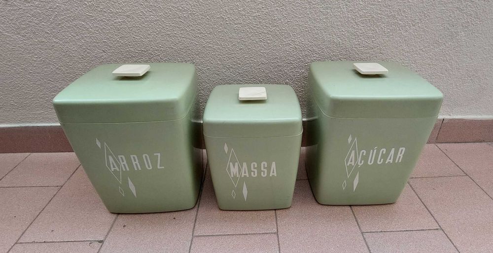 Recipientes dispensa