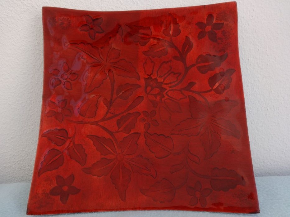 Taça com base em alumínio