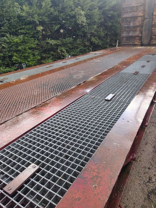 Reboque porta máquinas