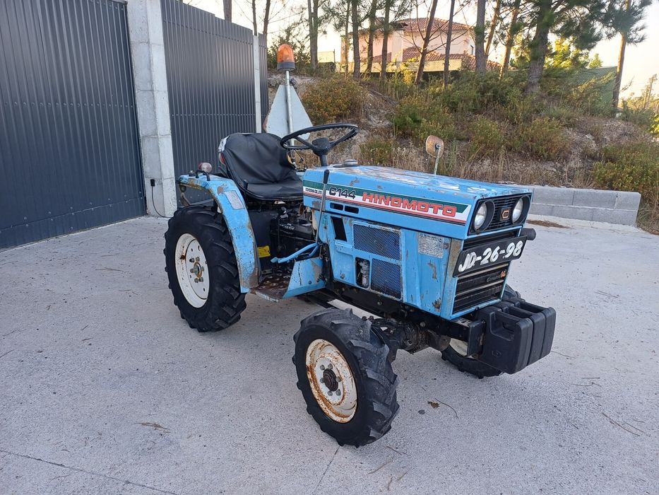 Trator hinomoto 4x4 com documentos
