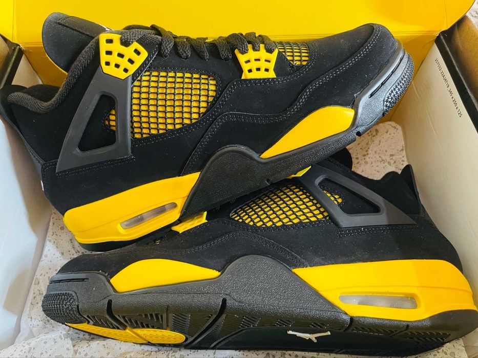Jordan 4 Retro Thunder Rozmiar 42