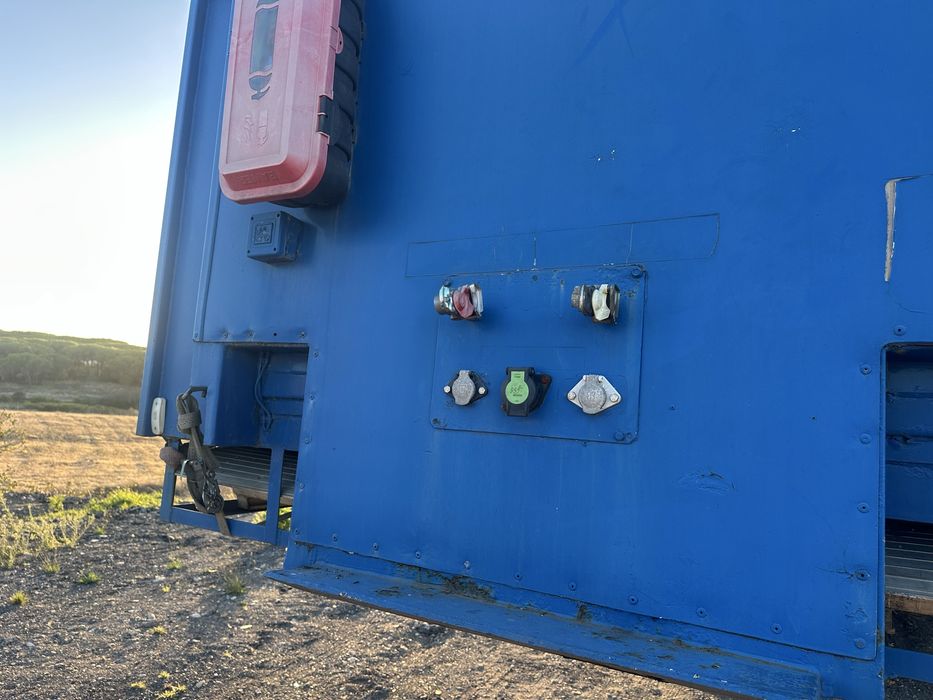 Semi reboque rebaixado