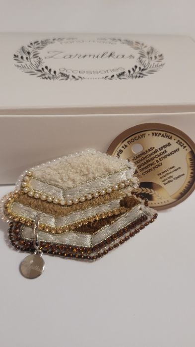 Zarmilkas. Вишукана брошка у формі книжок.Укр.бренд дизайнерськ.прикра