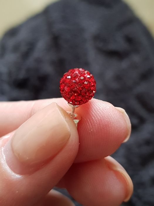 Brincos com pedras brilhantes 8mm * várias cores NOVOS