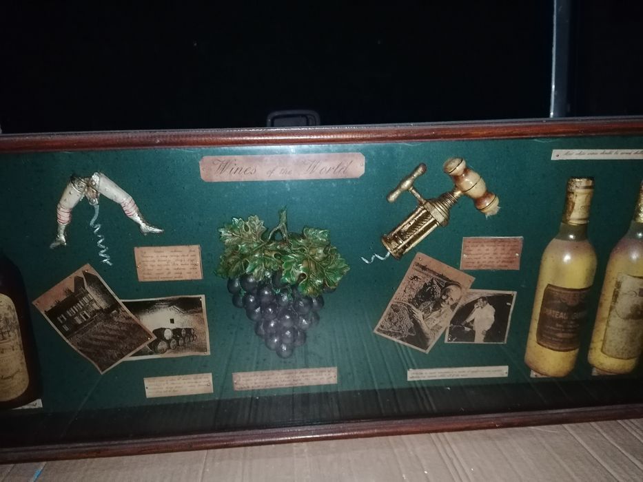 Moldura antiga vinhos tintos história exposição possibilidade de entre
