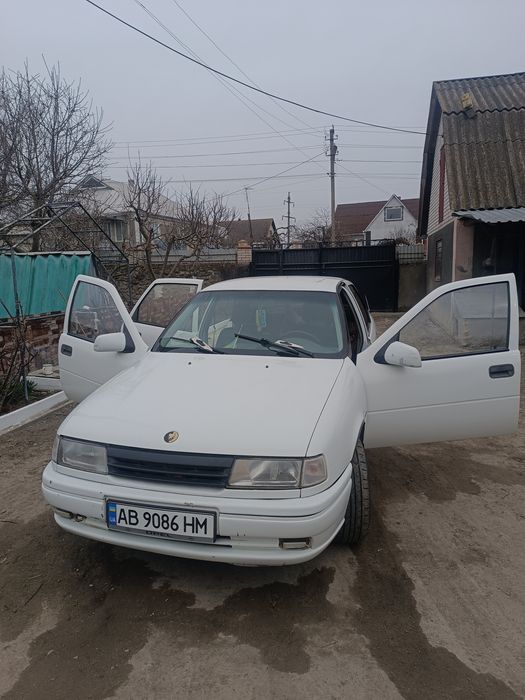 Продам Опель вектра а 1,6 мотор 1995