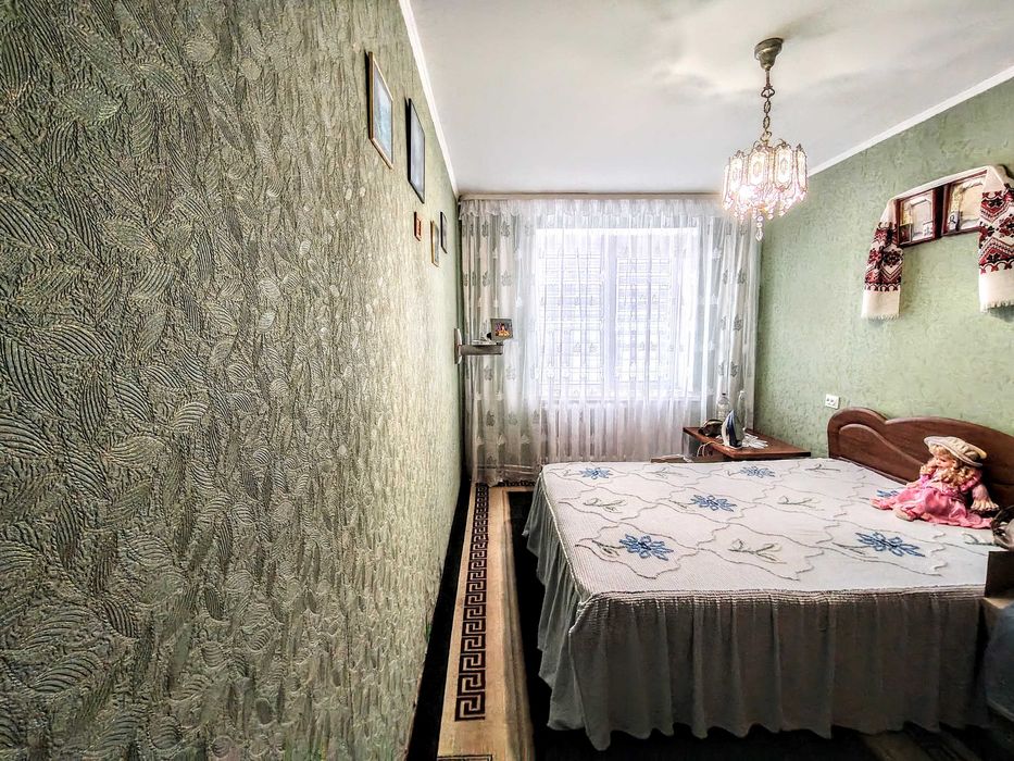 Велика трикімнатна квартира з автономним опаленням в районі цукрового