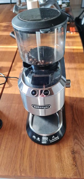 Кавоварка+кавомолка delonghi dedica (кофеварка+кофемолка) kg521 ec685