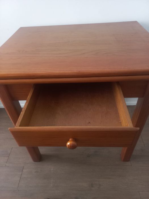 Mesa extensível em madeira maciça