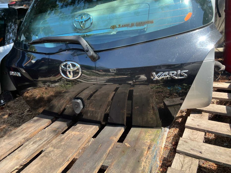 Toyota Yaris II 209 tylna klapa bagażnika kompletna