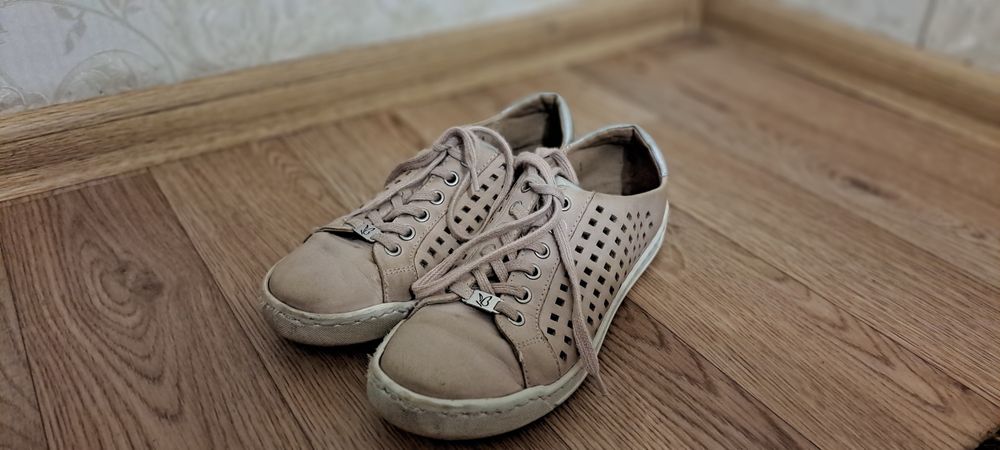 Туфлі з перфорацією