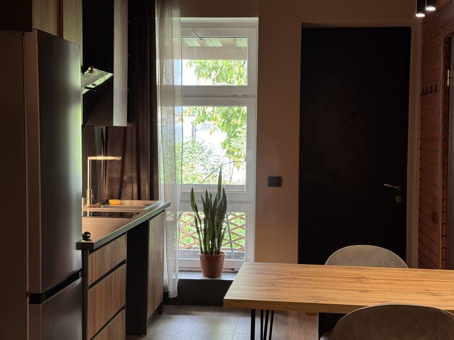 Світло 24/7. Будинок центр на 2-х з великим ліжком рн ХНУВС .